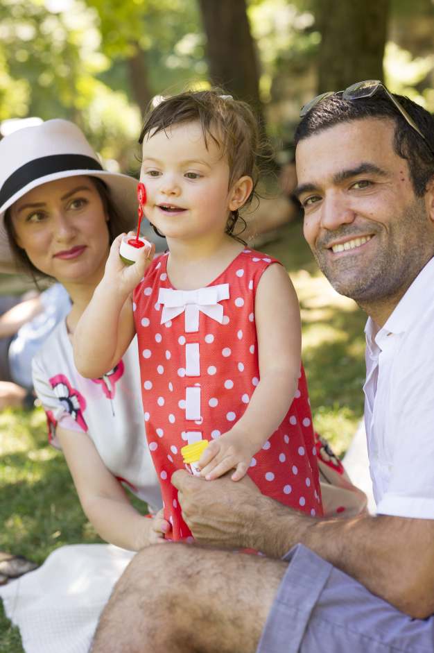 Paris family picnic