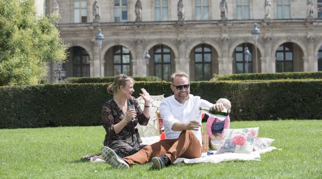 Paris secret proposal Le Louvre