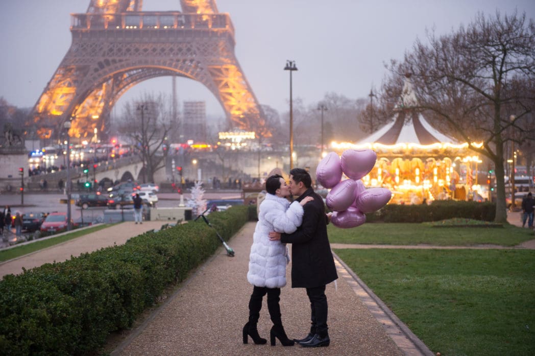 Paris engagement photo session with a gourmet picnic