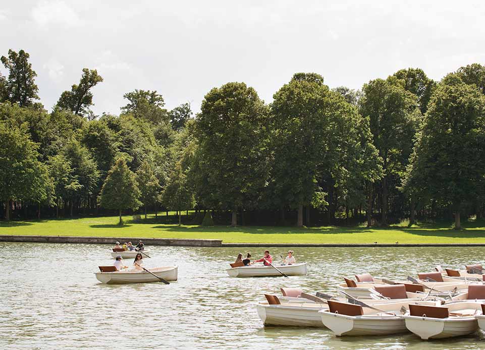 versailles canal engagement photographer