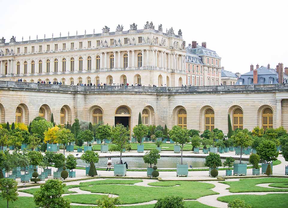 Versailles engagement photographer